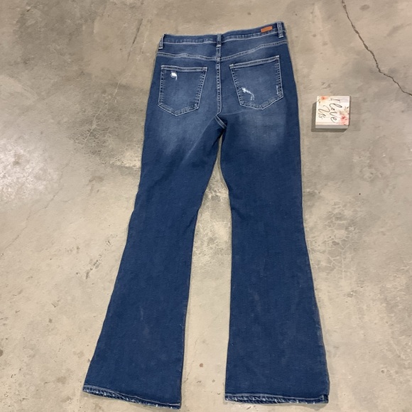 Sneak peek Flare Jeans - Picture 6 of 8